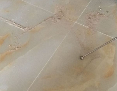 清苑瓷砖空鼓维修公司分享粘合剂选择不当在瓷砖铺贴过程中可能导致以下问题