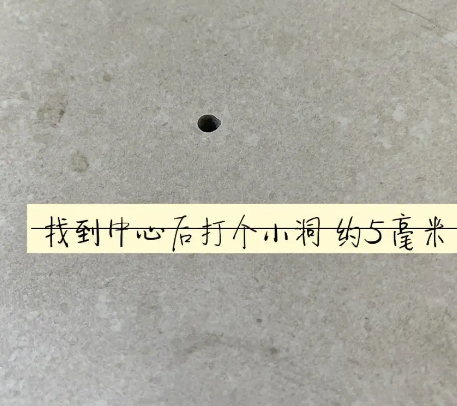 清苑瓷砖空鼓维修公司专业解答在瓷砖铺贴过程中，如果砂料搅拌不均匀，将会带来以下问题