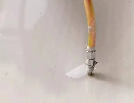 清苑瓷砖空鼓维修公司专业解答在瓷砖铺贴过程中，如果使用的砂料过粗（如全部使用了粗砂），可能会导致以下问题