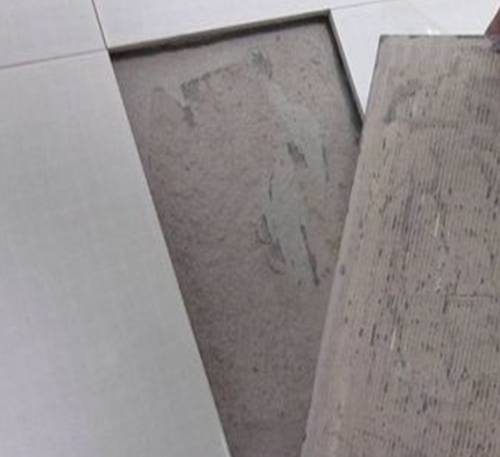 清苑瓷砖空鼓维修公司分享瓷砖铺贴时如果打浆（即涂抹在瓷砖背面和基层上的砂浆或瓷砖胶）过少，会带来以下问题